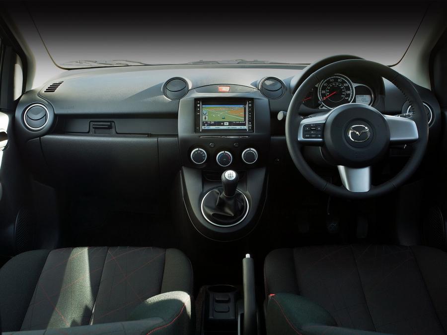  Mazda2 Venture 2013 года  (фото 2 из 9)